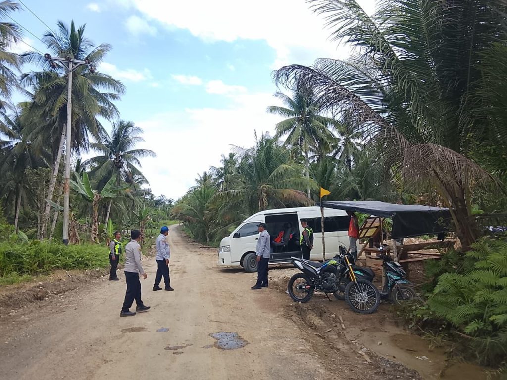 Dishub Haltim Saat turun ke jalan dan melakukan pengecekan jalan umum yang digunakan Perusahaan (Ist)